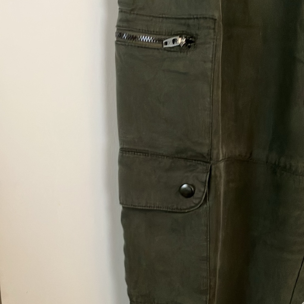 Banana republic Olive Cargo Pants, size Large petite - Picture 4 of 9